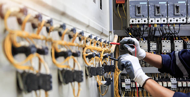 Professional Electrician technician working in Cool Valley, MO